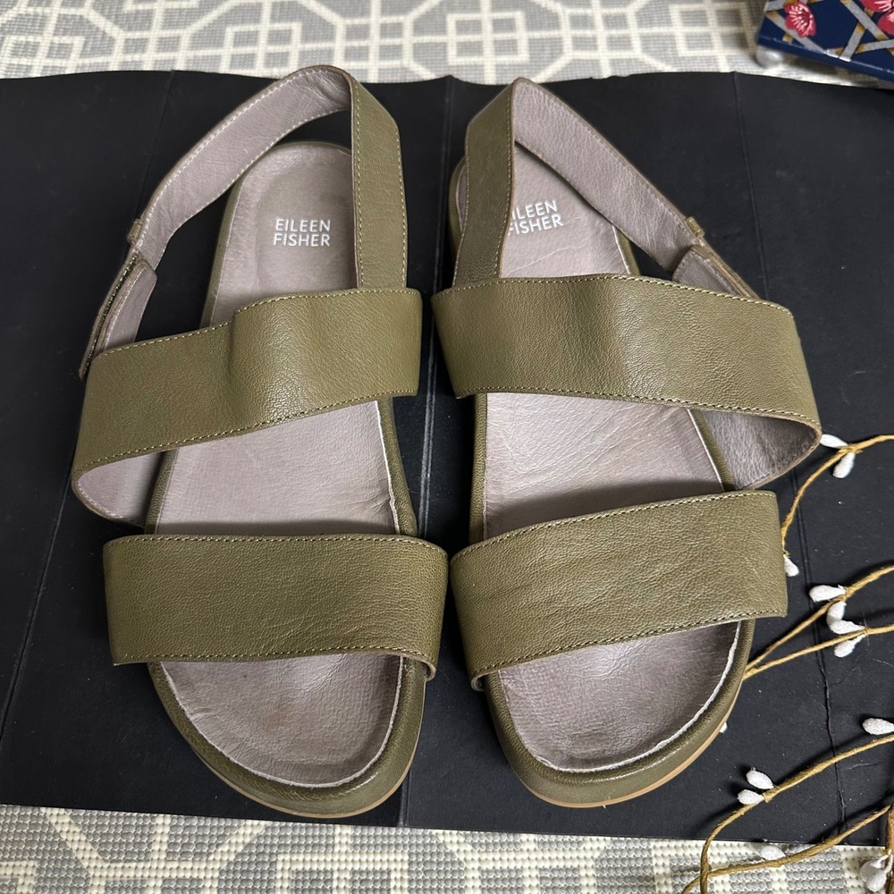Eileen Fisher Curve Tumbled Leather Sandals in Olive Green Size‎ 9
